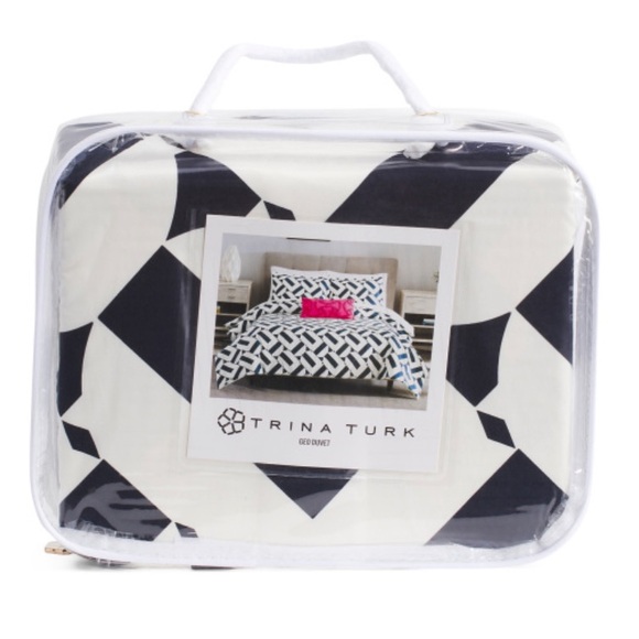 TRINA TURK
Geometric Duvet Set - Picture 1 of 1
